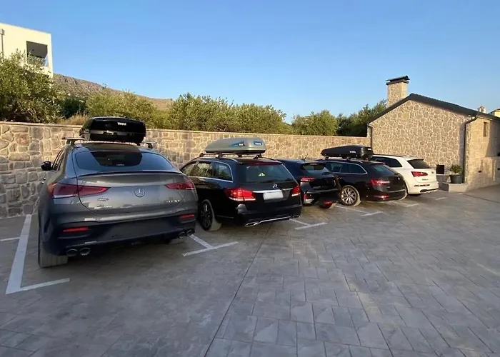 Donatella * Podstrana